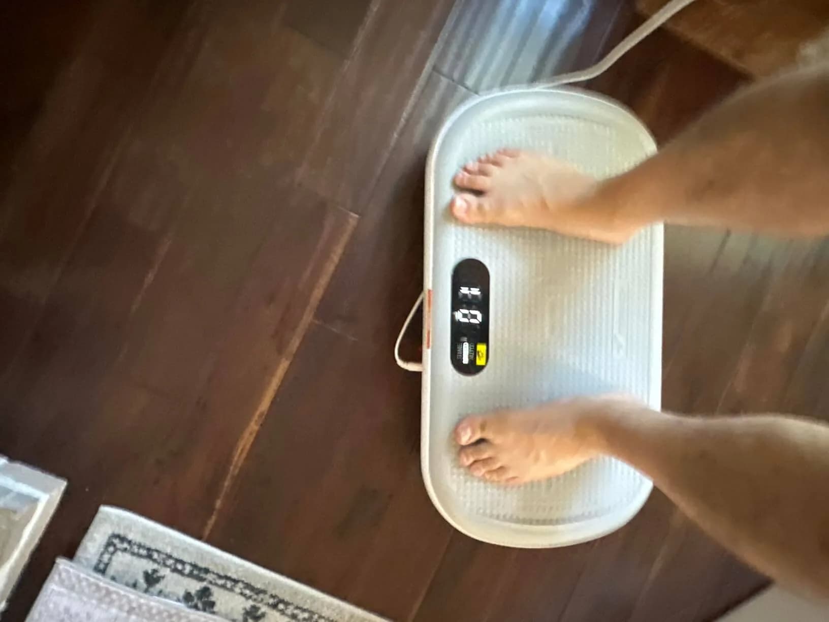 Merach CV40 Vibration Plate Review: Is This Home Recovery Machine Worth It? thumbnail 4